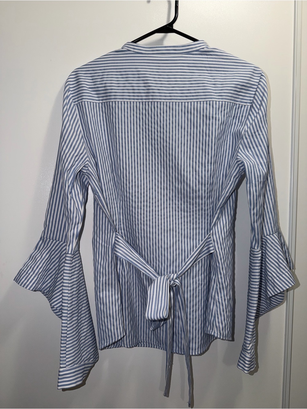 Guess Long Sleeve Blue & White Striped Button Up Blouse L - Picture 2 of 11